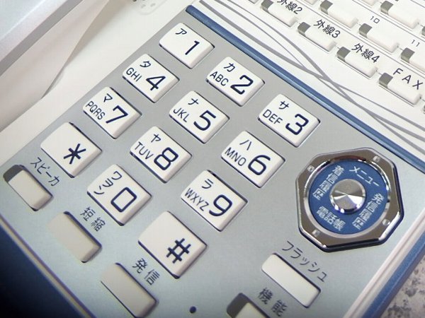 ■β【7台入荷】Saxaビジネスフォン 多機能電話機 18ボタン TD710(W) 通電/過去データ消去済 動作OK 同梱発送可能 【0912-07】_画像3