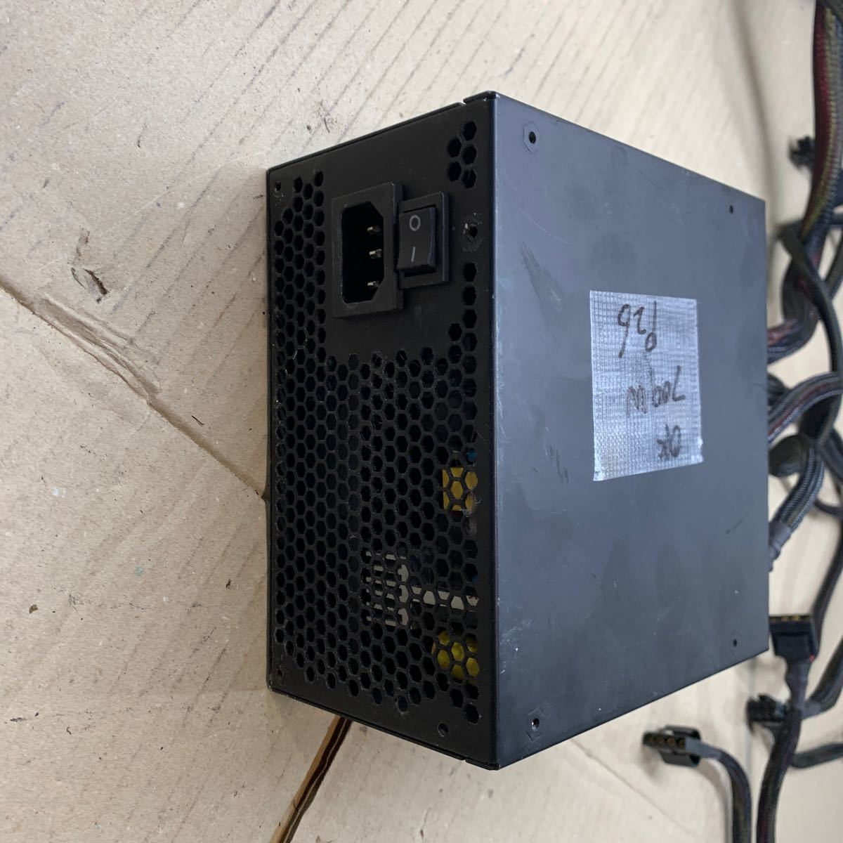 700W / KRPW-PS700W/88 /80PLUS 認証 ATX電源ユニット 動作確認済み PCパーツ PC電源ATX電源BOX 中古 タイプ 80PLUS 黒 （ P26）_画像6