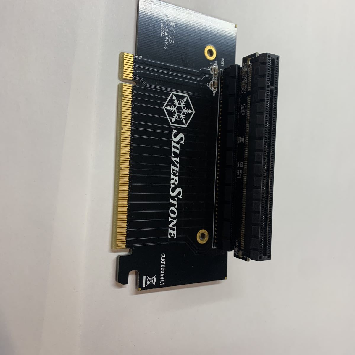 パソコンパーツ　★Silverstone　PCIeライザーカード　CLKF6005V1.1★　動作品_画像3