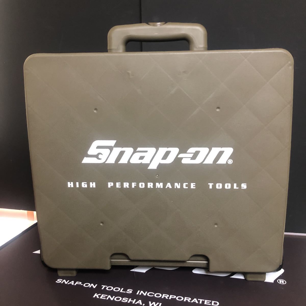 新品　限定　スナップオン　プラスチック　折りたたみ　キャリーカート　蓋付き　カーキ　snap on 収納　工具箱_画像1