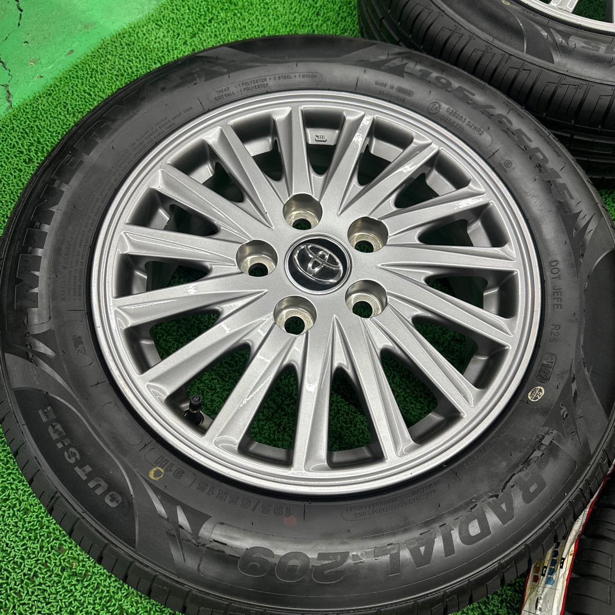 新品タイヤセット！195/65R15 トヨタ80ヴォクシー 純正ホイール　ノア　NOAH VOXY エスクワィア　4本セット 美品　程度良好！