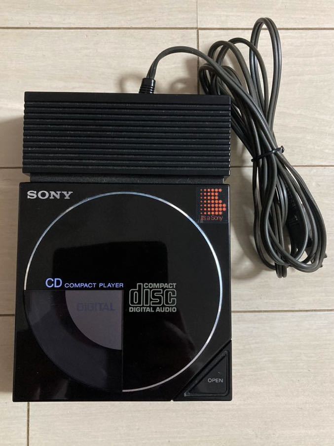 SONY 初代 CD COMPACT PLAYER D-50 本体 動作品 AC-D50 付き コンパクトプレイヤー ソニー ディスクマン ウォークマン レア 希少 送料無料_画像1