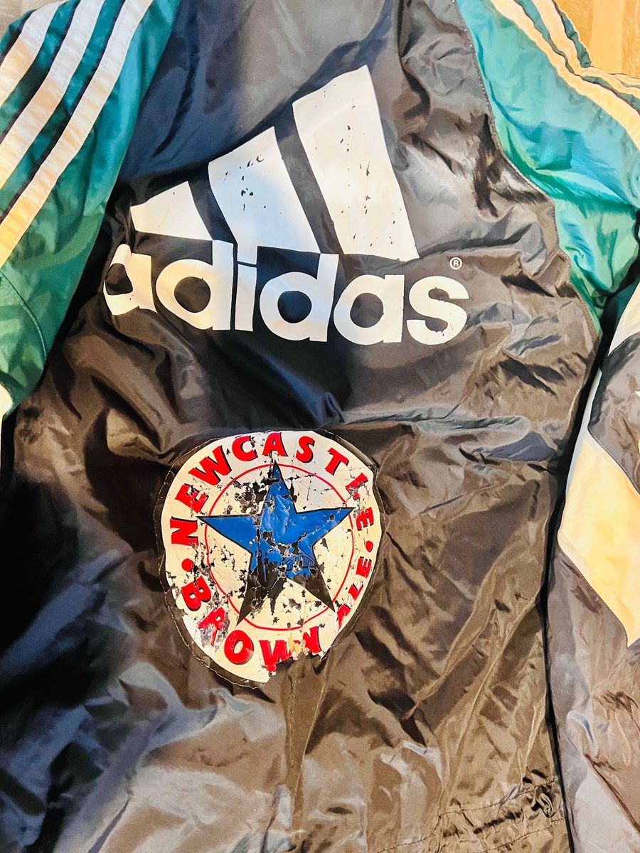 US古着】90s ADIDAS ニューカッスル ナイロンジャケット 刺繍 星 US古着】90s ADIDAS ニューカッスル ナイロンジャケット 刺繍 星