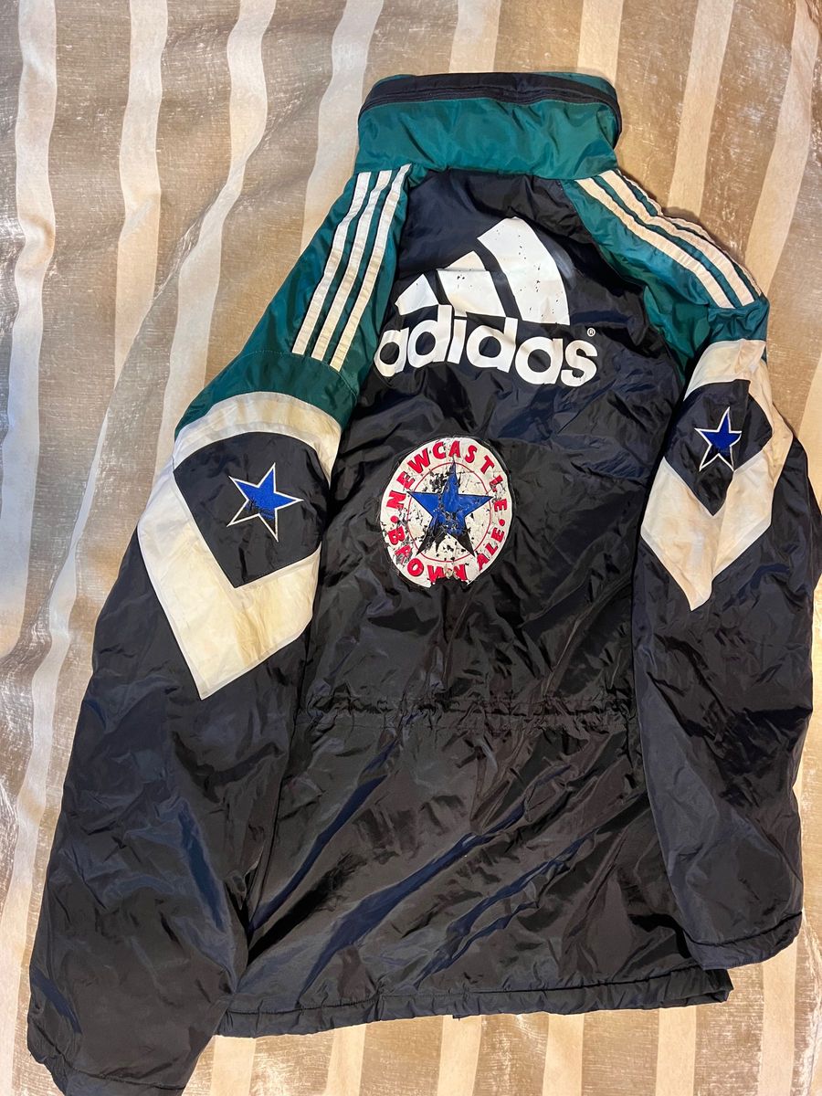 US古着】90s ADIDAS ニューカッスル ナイロンジャケット 刺繍 星 US古着】90s ADIDAS ニューカッスル ナイロンジャケット 刺繍 星