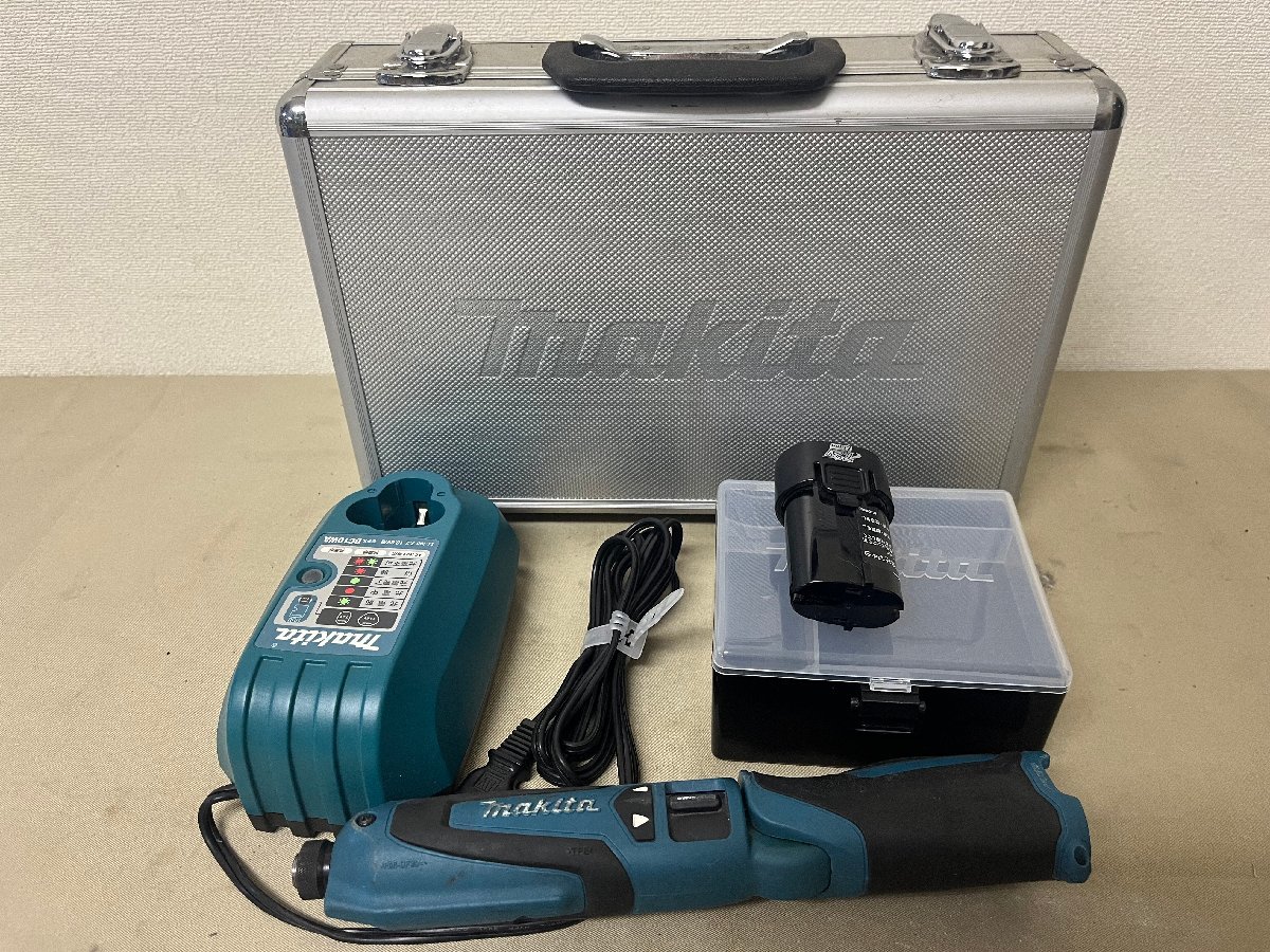 中古品　工具　充電式ペンインパクトドライバ　makita TD021D　マキタ　ハードケース付　スティック　インパクト