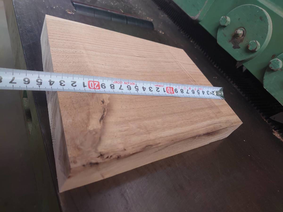 くるみ　胡桃　No.1126-F　無垢　乾燥材　板（長さ230㎜ｘ幅170～210㎜ｘ厚み36㎜）1枚　木材　DIY　棚板　小物作りに_画像6