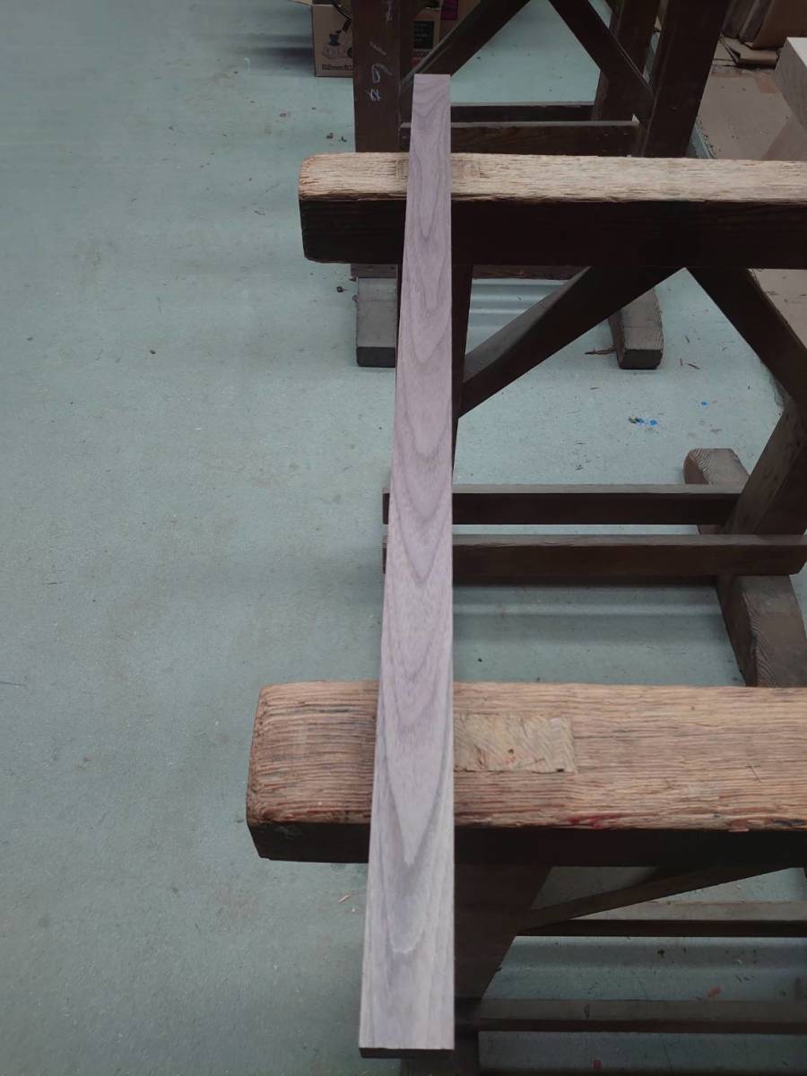 ウォルナット　WN　No.1125-A　無垢　乾燥材　角材（長さ810㎜ｘ幅35㎜ｘ厚み35㎜）1本　木材　DIY　棚板　小物作りに_画像1