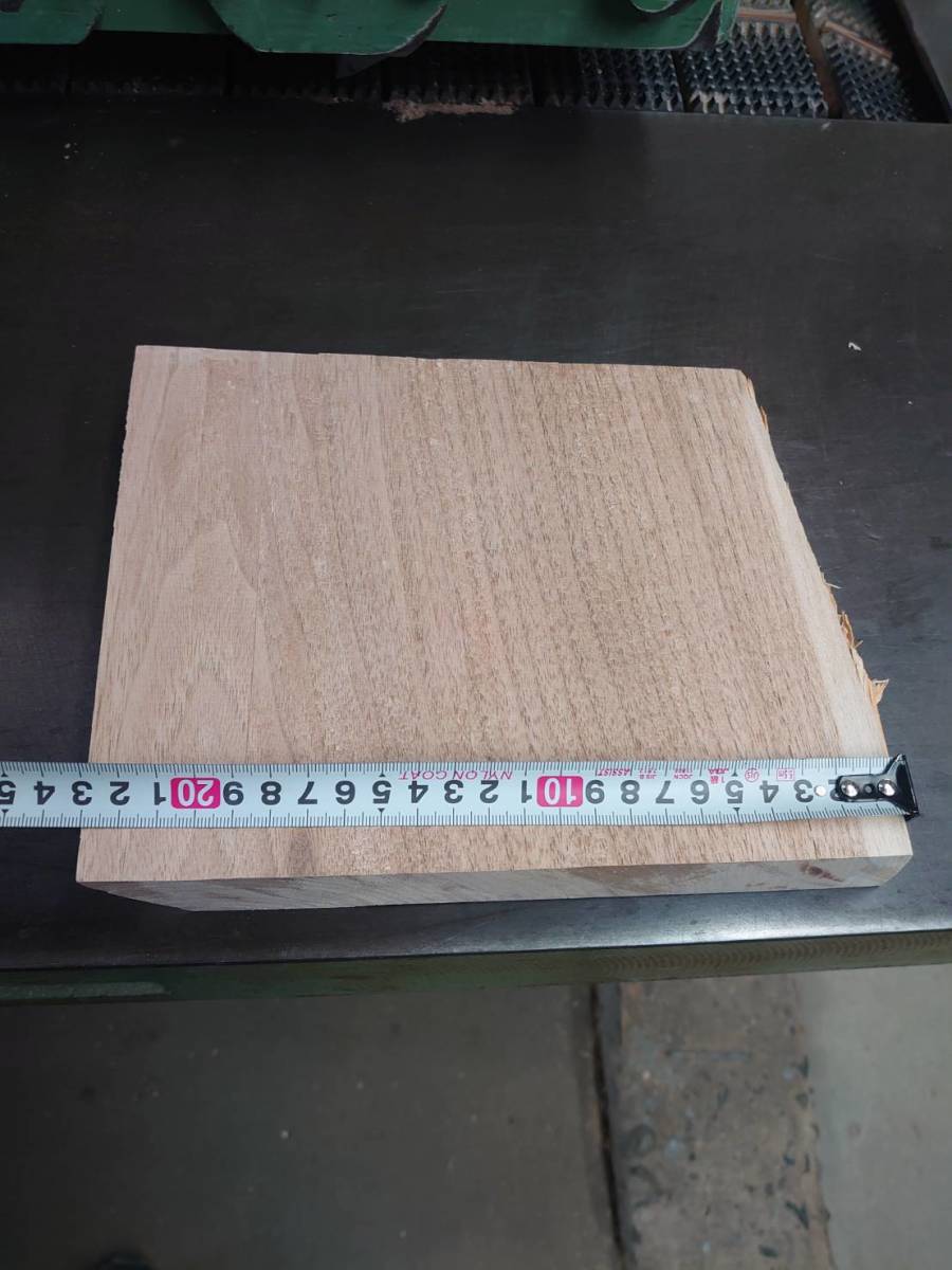 くるみ　胡桃　No.1126-E　無垢　乾燥材　板（長さ180㎜ｘ幅210㎜ｘ厚み36㎜）1枚　木材　DIY　棚板　小物作りに_画像3