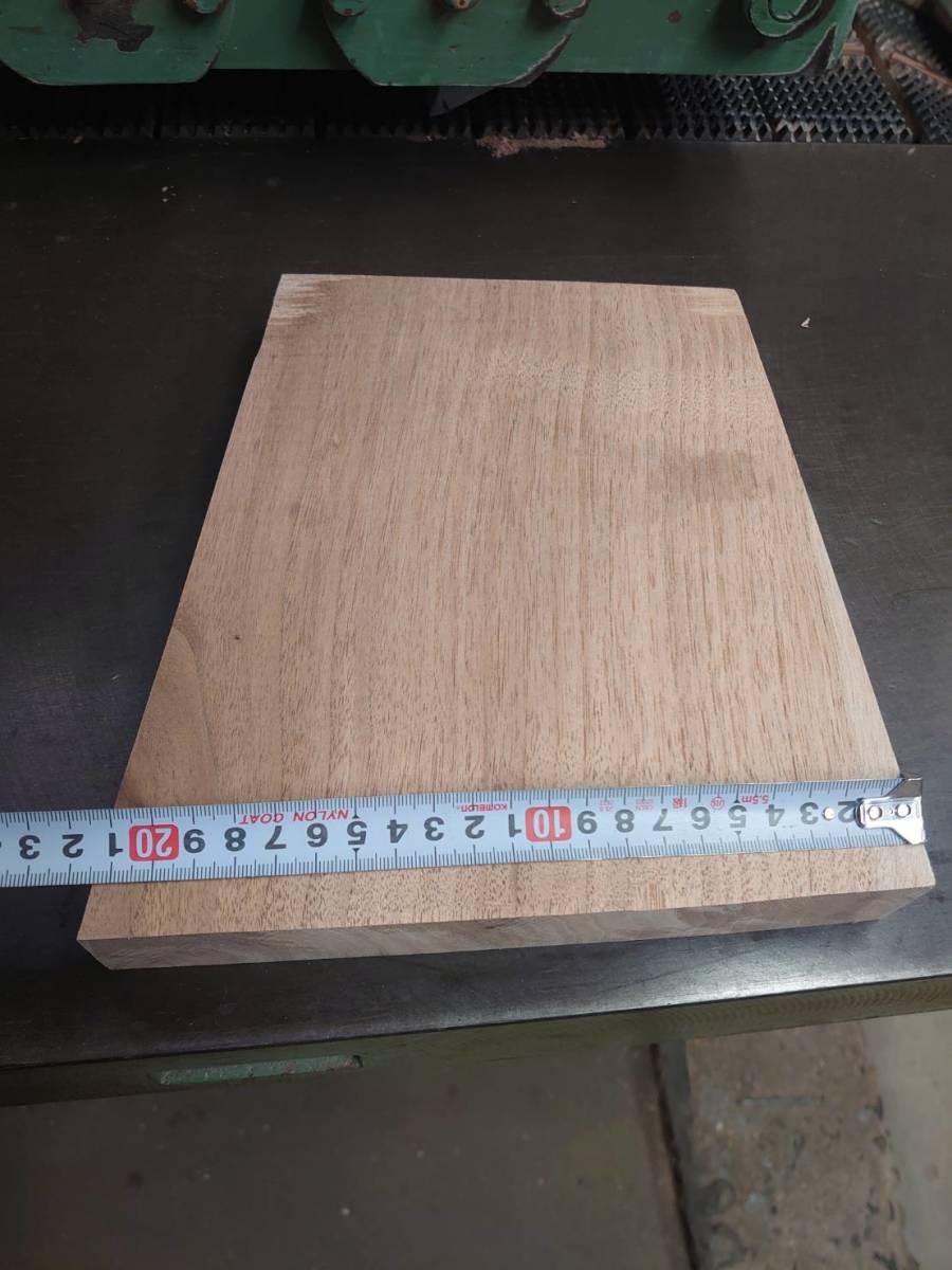 くるみ　胡桃　No.1126-F　無垢　乾燥材　板（長さ230㎜ｘ幅170～210㎜ｘ厚み36㎜）1枚　木材　DIY　棚板　小物作りに_画像4