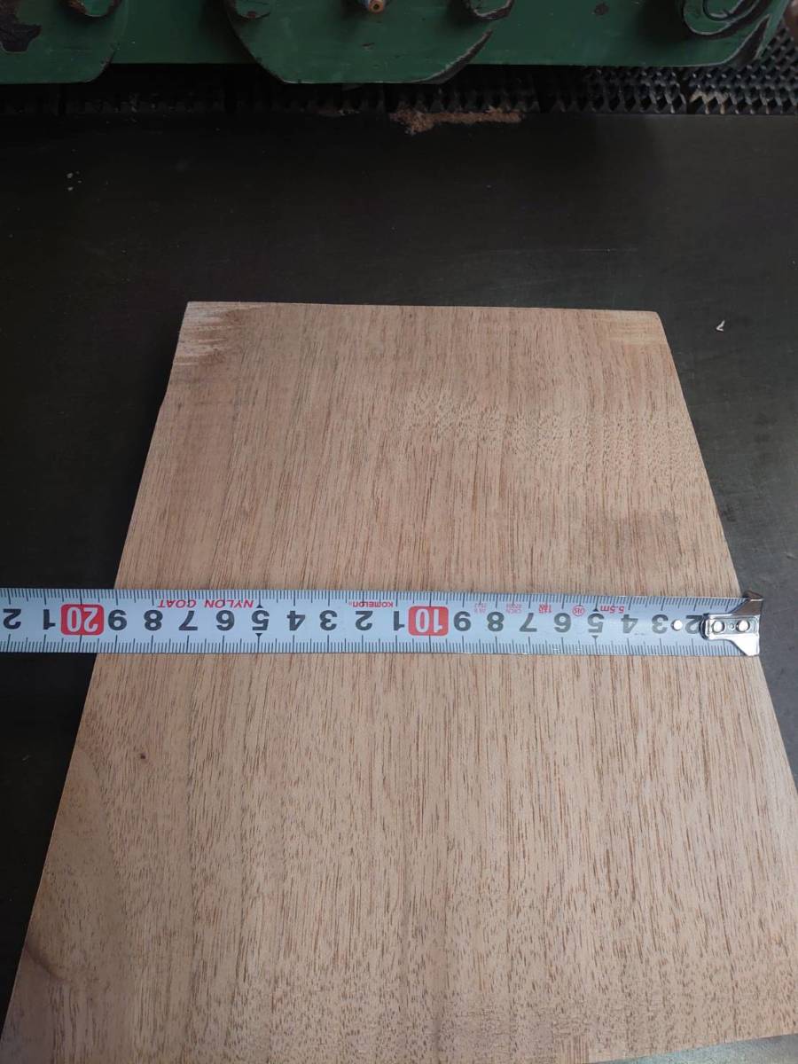 くるみ　胡桃　No.1126-F　無垢　乾燥材　板（長さ230㎜ｘ幅170～210㎜ｘ厚み36㎜）1枚　木材　DIY　棚板　小物作りに_画像3