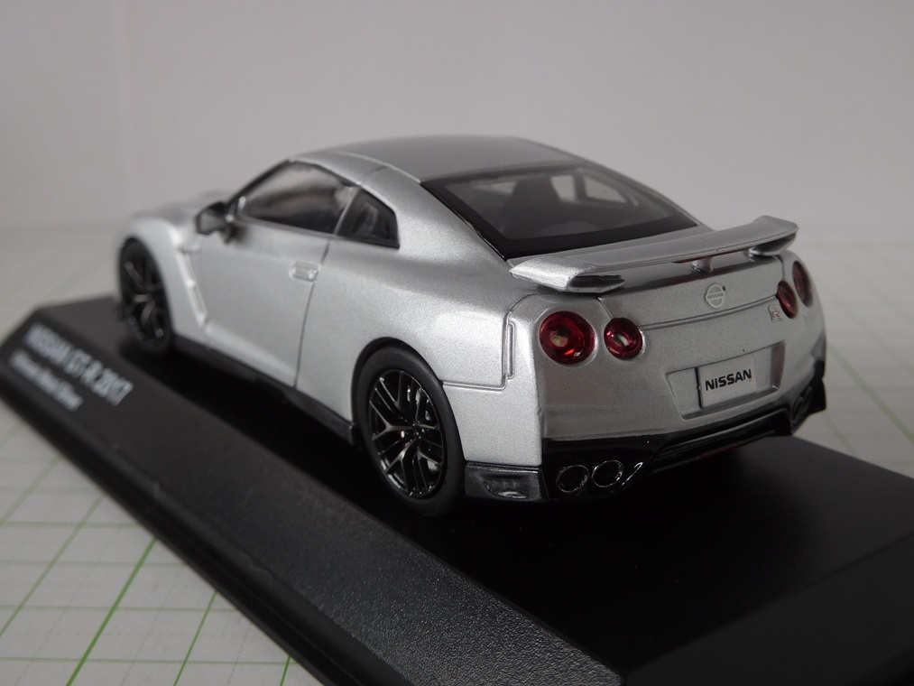 ◎京商1/43 日産 GT-R 2017 (R35) アルティメイトメタルシルバー_画像7