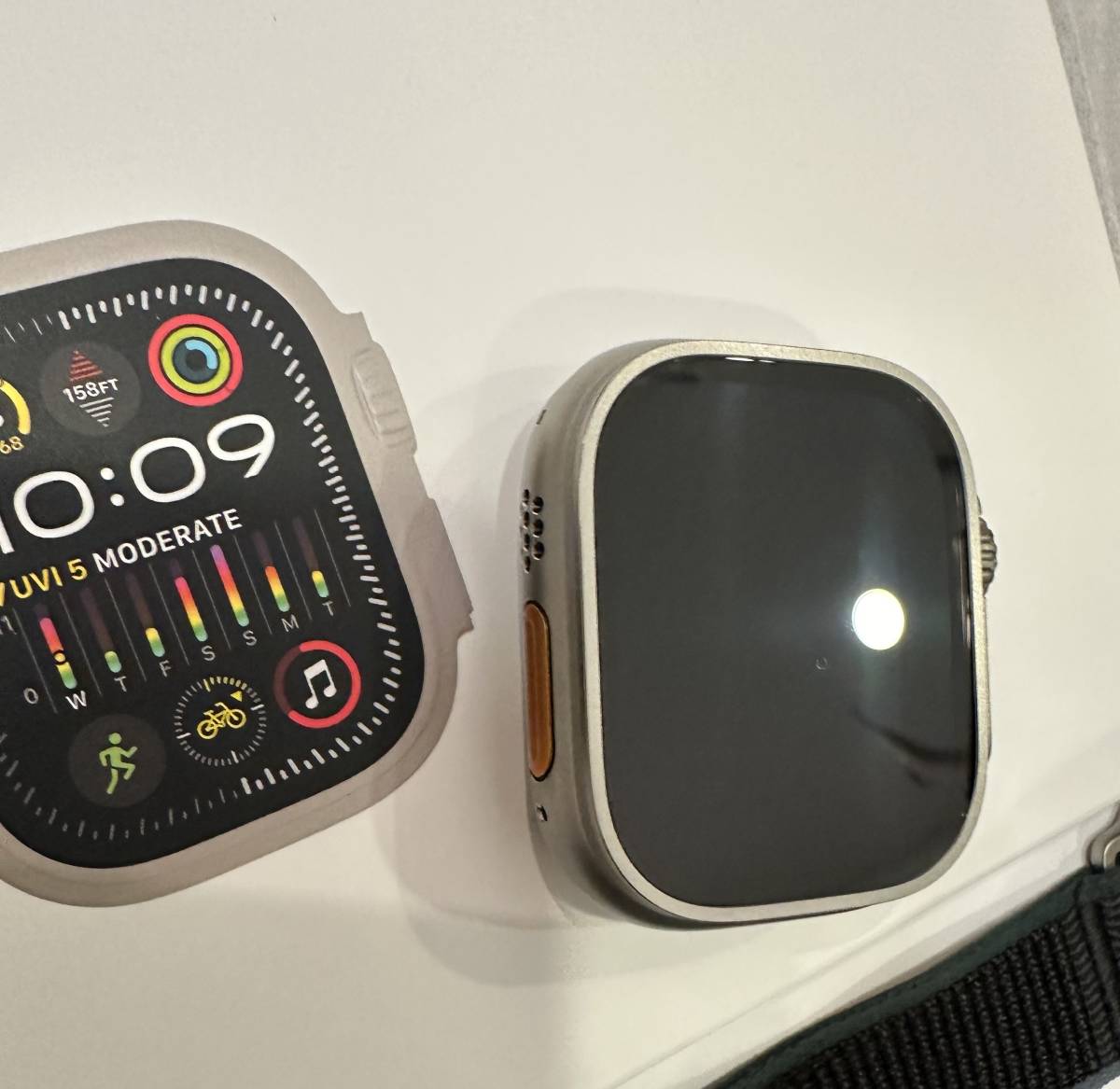 1円開始 Apple Watch Ultra 2（GPS + Cellular）49mmチタニウムケース ブルー/ブラックトレイルループ M/L 中古美品（バンド新品S/M）_画像4