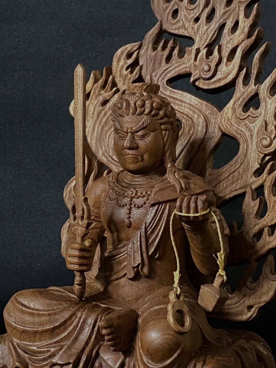 最高級　井波彫刻　仏教工芸品　総ケヤキ材　精密彫刻　極上品　木彫仏教　仏師で仕上げ品　倶利伽羅不動明王座像_画像6