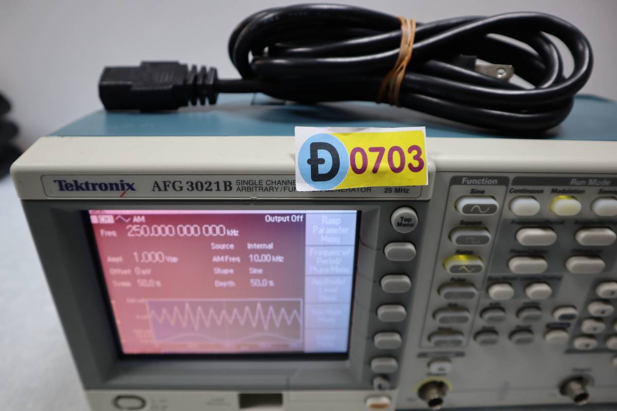 D0703 Y Tektronix AFG 3021B SINGLE CHANNEL ARBITRARY FUNCTION GENERATOR/訳あり_画像8