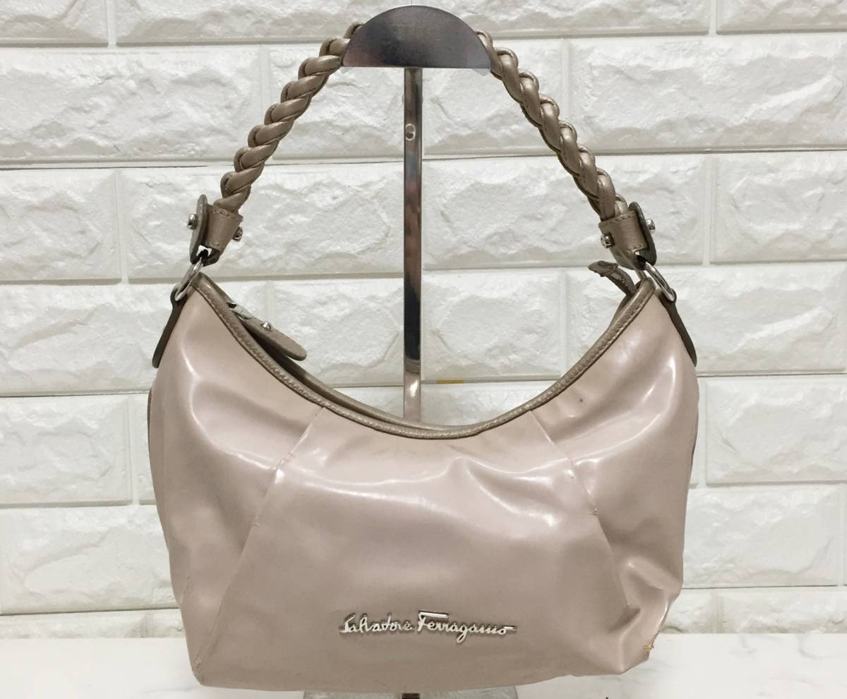 no18179 Salvatore Ferragamo サルヴァトーレフェラガモ イタリア製 レザー エナメル ハンド バッグの画像1