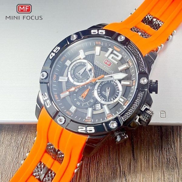 BE013:メンズミリタリースポーツウォッチ シリコンストラップ付き ミニクォーツ腕時計 防水 明るいハンド_画像3