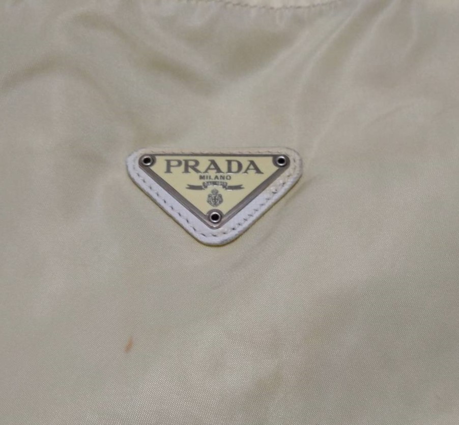 プラダ PRADA　ナイロントートバック　横４９ｘ縦３７ｃｍ　中古品_画像2