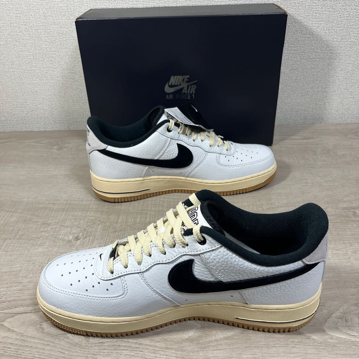 1円スタート売切り 新品未使用 ナイキ エア フォース 1 NIKE AIR FORCE 1 '07 ホワイト ブラック ガムソール ナイキジャパン正規品 28cm_画像4