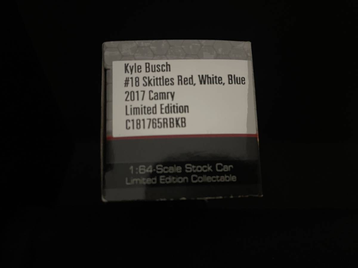 ライオネルレーシング NASCAR 1/64 Kyle Busch #18 Skittles Red, White, Blue, 2017 Camry 【中古品】_画像3