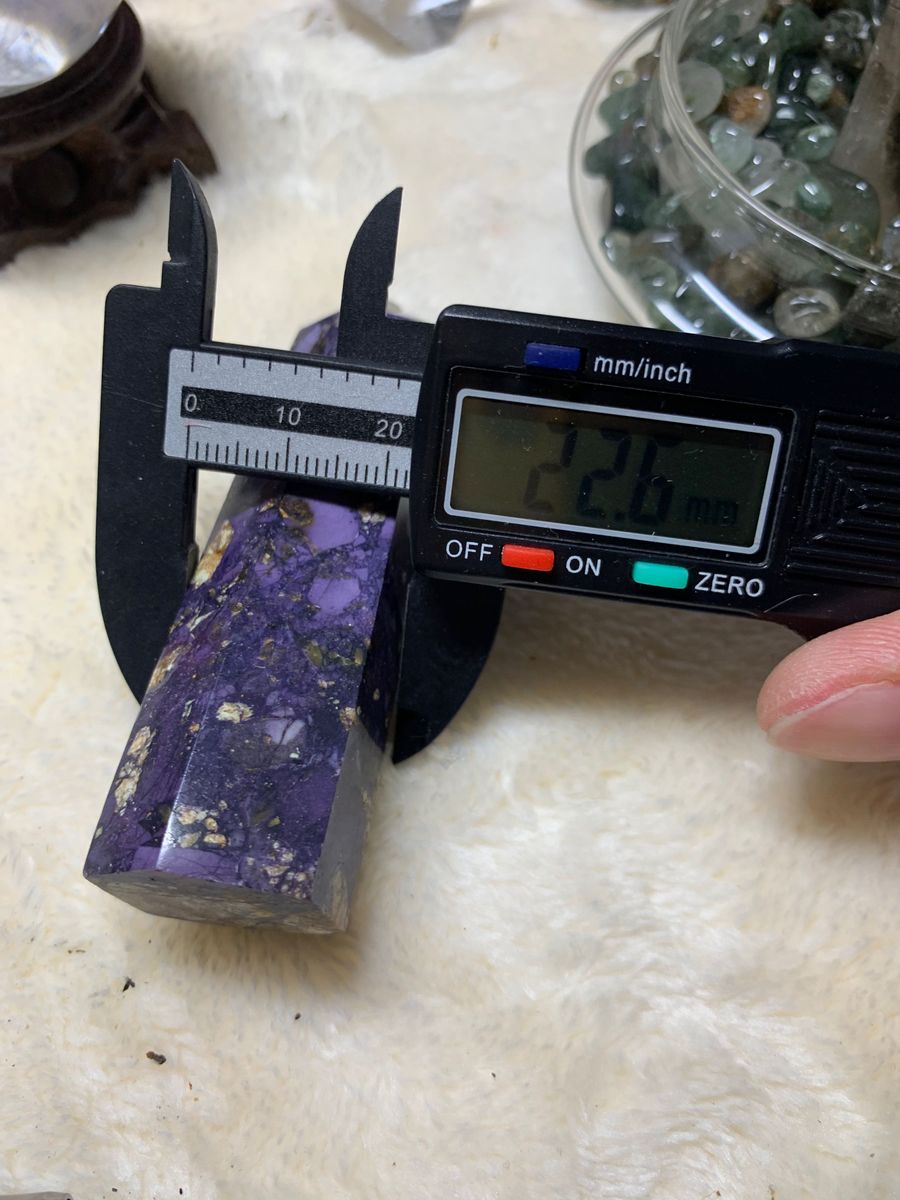天然石 水晶 スギライト×フローライト共生 タワー 長さ78 8mm+虹 天然石 水晶 スギライト×フローライト共生 タワー 長さ78 8mm+虹
