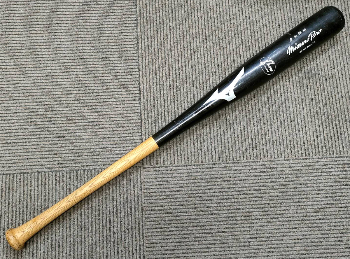 広島東洋カープ 東出輝裕選手＃２ NPBマーク入り実使用バット■83cm 904g アオダモ材 ミズノプロ MIZUNO_画像1