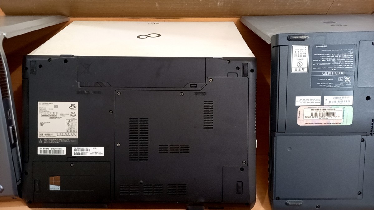 NEC PC-LL800KG FUJITSU LIFEBOOK AH42/J FMVNE560D3 ノートパソコン3台　まとめて　ジャンク_画像3