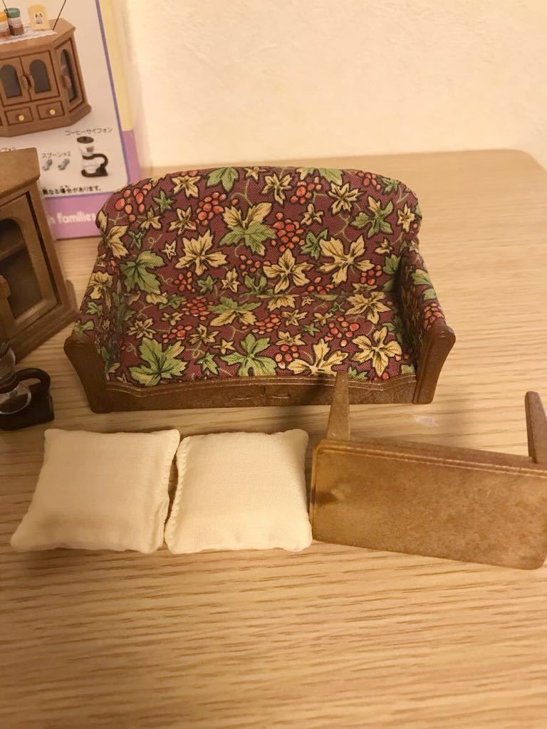 Sylvania家庭生活餐具櫃套,沙發套☆秒針☆ 原文:シルバニアファミリー リビングサイドボードセット、ソファーセット☆中古☆
