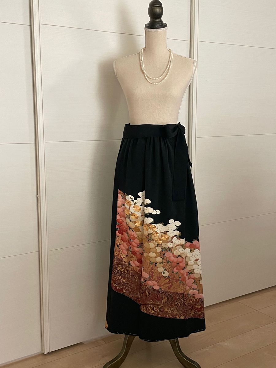 黒留袖リメイク 光琳菊　ロングスカート　正絹　フリーサイズ  大きなサイズ