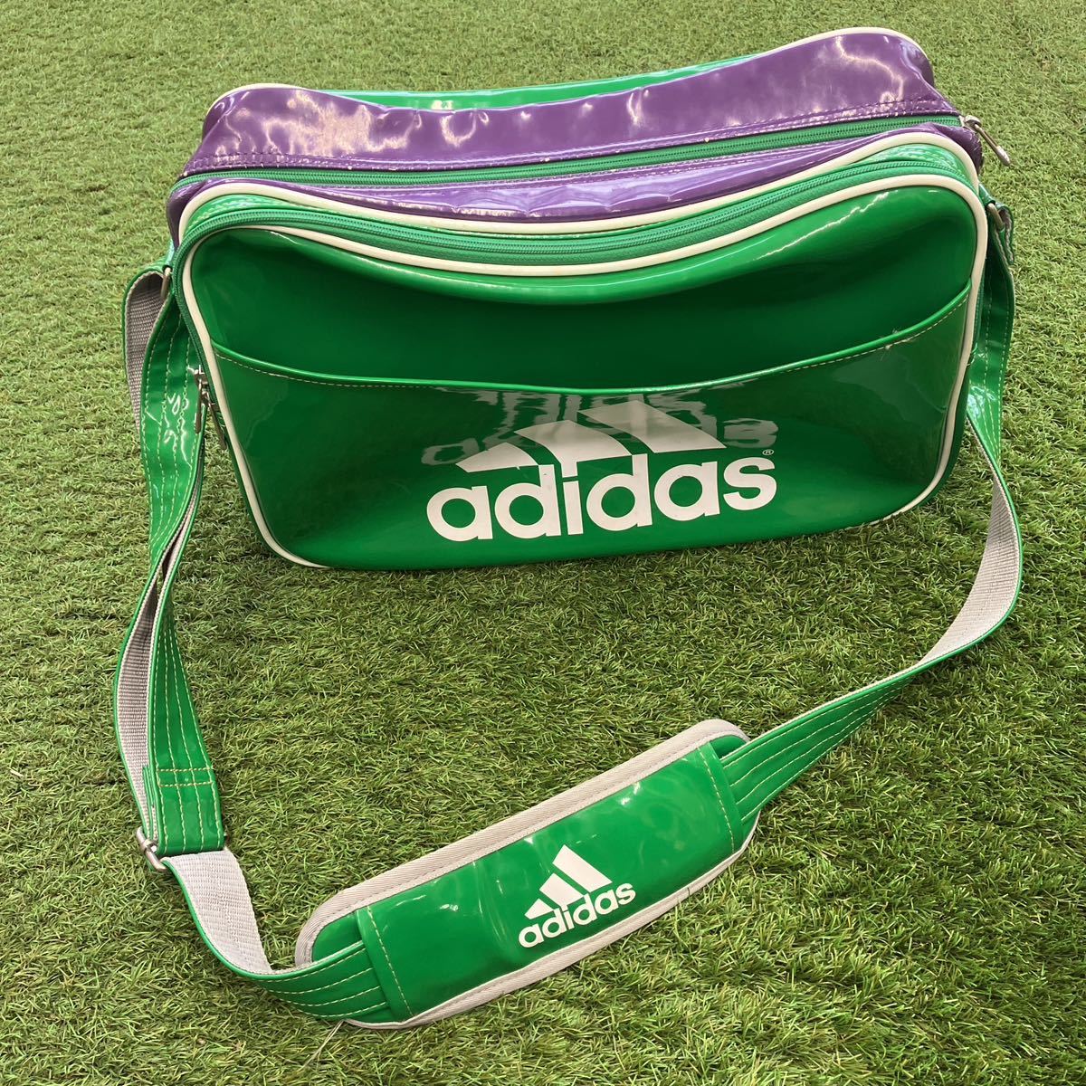 【中古品】adidas エナメルバッグ 41×28×16cmの画像1