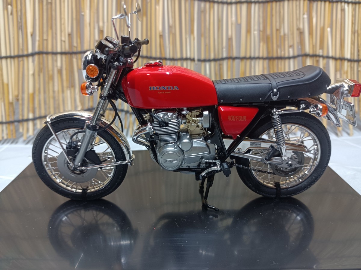 アオシマ　1/12　ホンダ　CB400FOUR　CB400F　ヨンフォア　３９８cc　イタリアレッド　バイク模型　ケース入り　_画像6