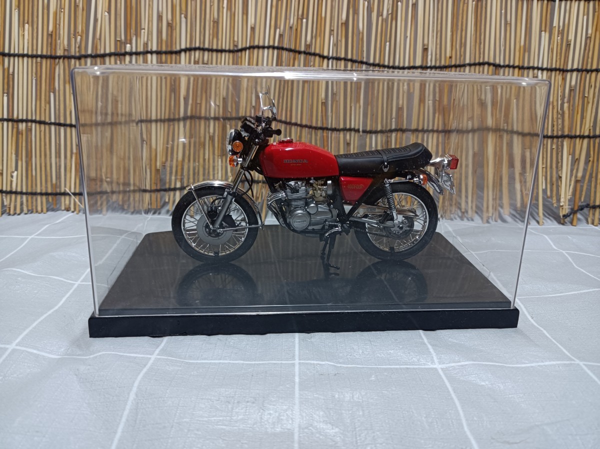 アオシマ　1/12　ホンダ　CB400FOUR　CB400F　ヨンフォア　３９８cc　イタリアレッド　バイク模型　ケース入り　_画像2