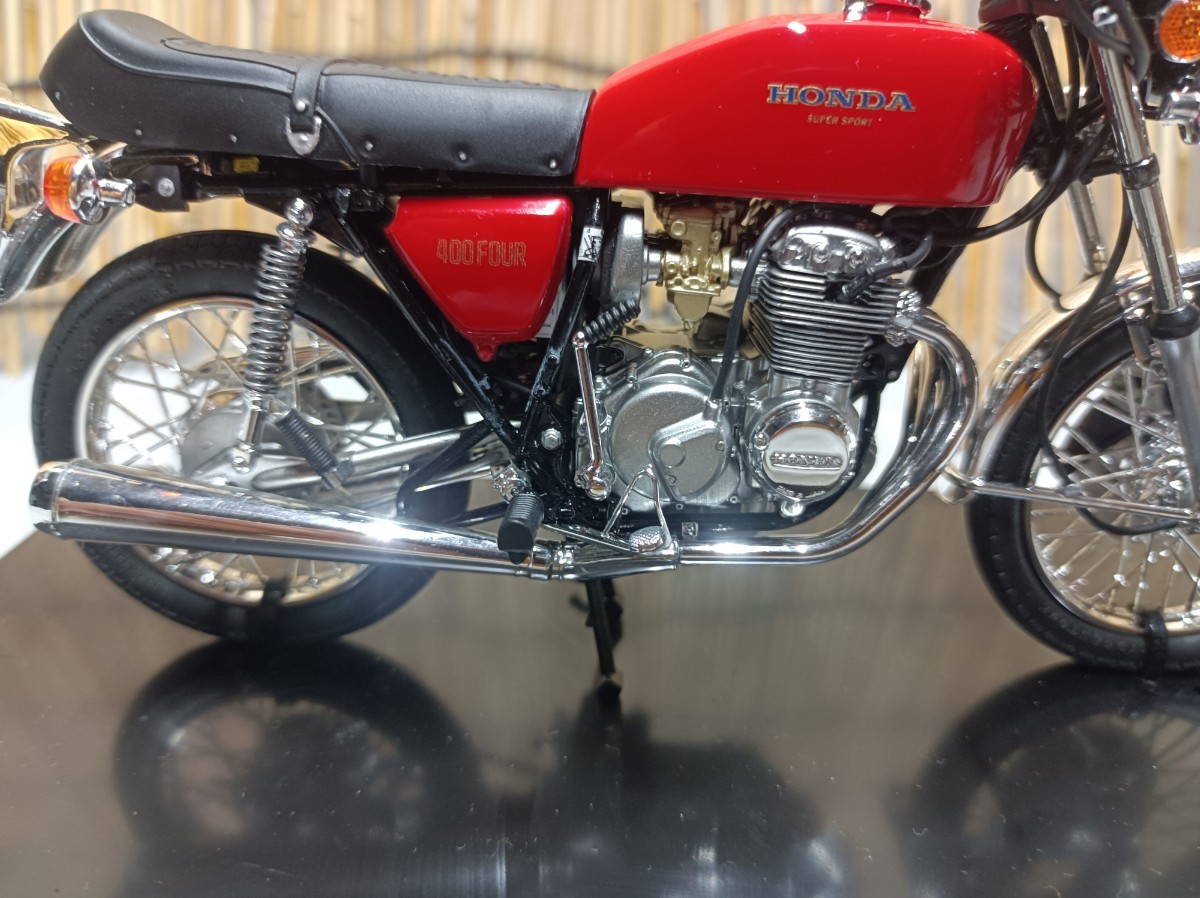 アオシマ　1/12　ホンダ　CB400FOUR　CB400F　ヨンフォア　３９８cc　イタリアレッド　バイク模型　ケース入り　_画像7