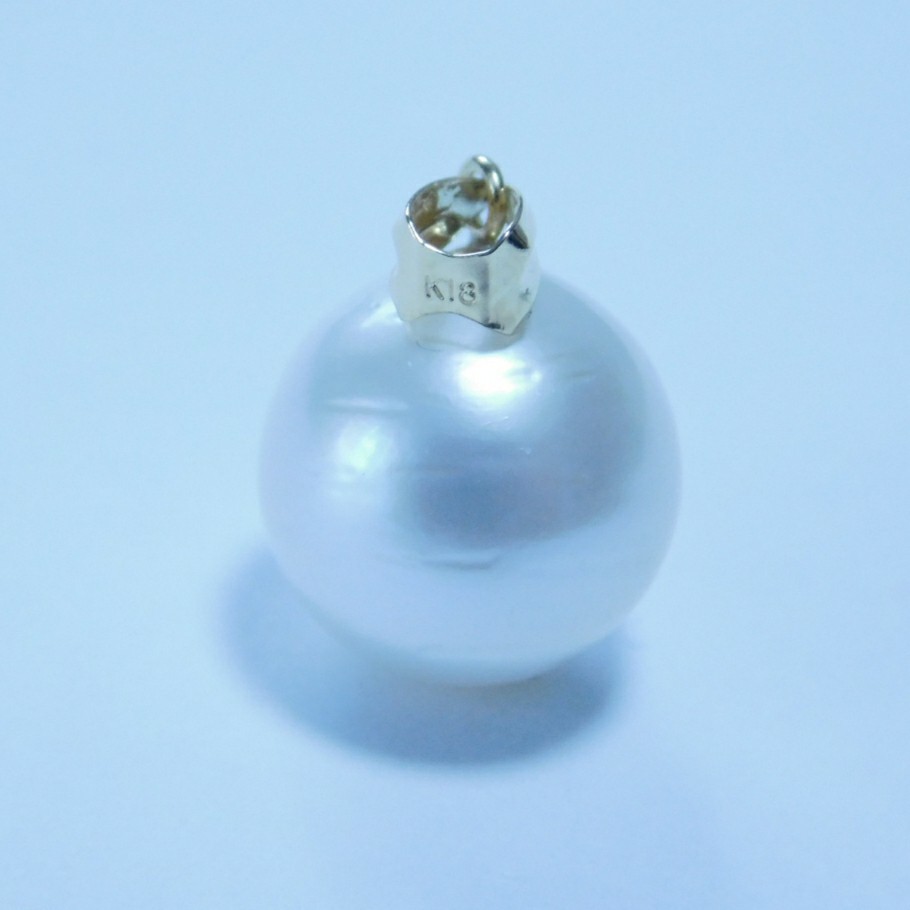 K18 south . White Butterfly pearl 11.0mm pendant top 