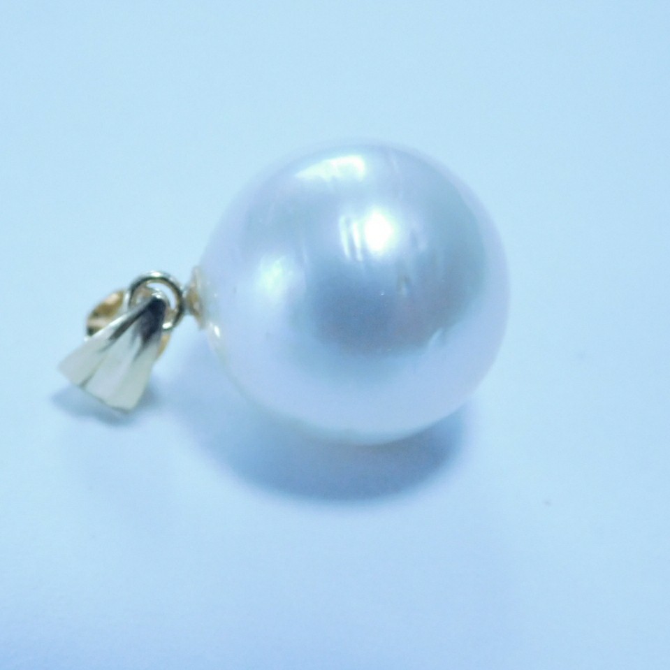 K18 south . White Butterfly pearl 11.0mm pendant top 