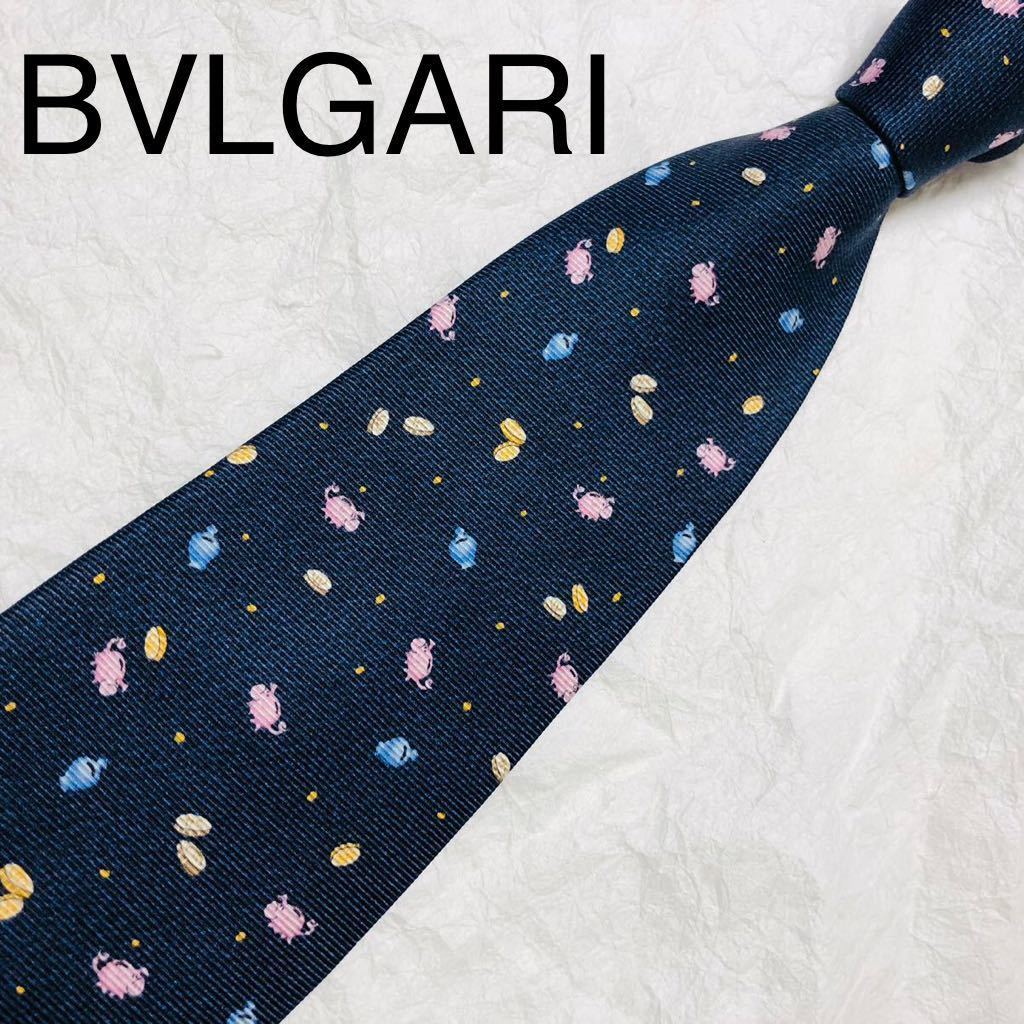 ■美品■希少セッテピエゲ■BVLGARI ブルガリ　ネクタイ　貯金箱とコイン　シルク100% イタリア製　ブルー系_画像1