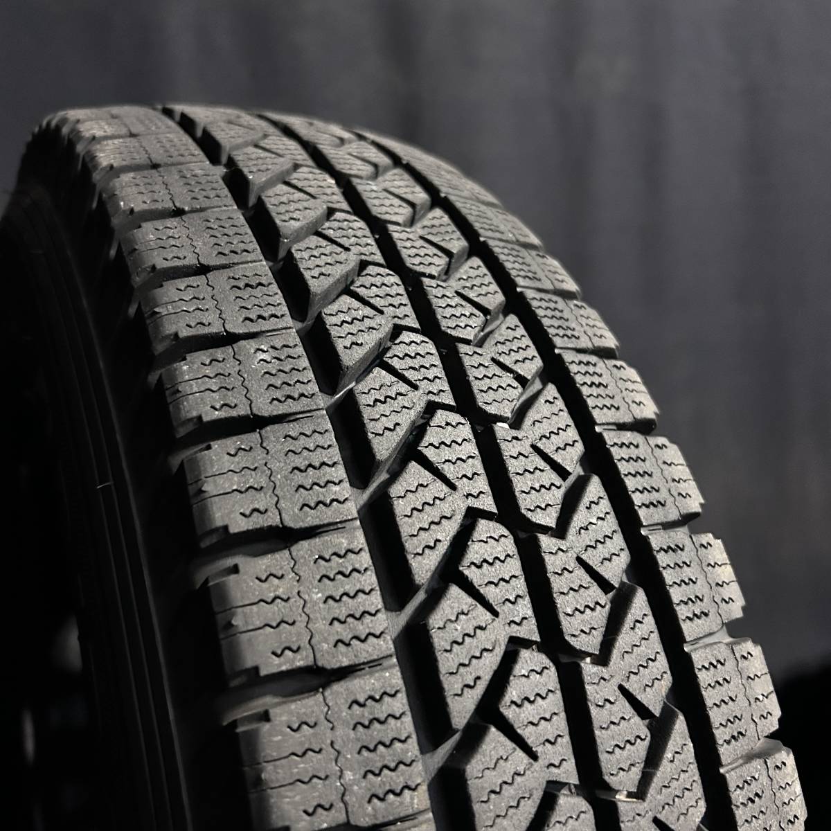 ダイハツ純正★ 美品★ バリ山★ 165R13 8PR(165/80R13相互) スタッドレス 5J 5穴PCD114.3 タウンエース ライトエース バン_画像4