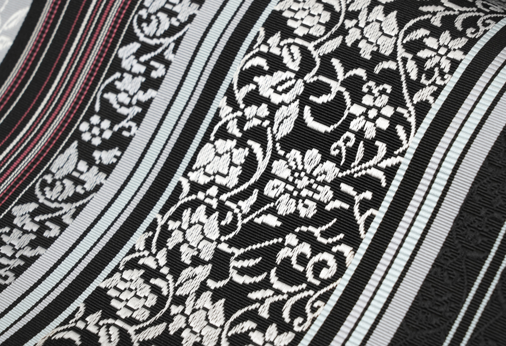 新品仕立済 博多帯 博多織 黒木織物 八寸名古屋帯 黒地 小花更紗 新品仕立済 博多帯 博多織 黒木織物 八寸名古屋帯 黒地 小花更紗