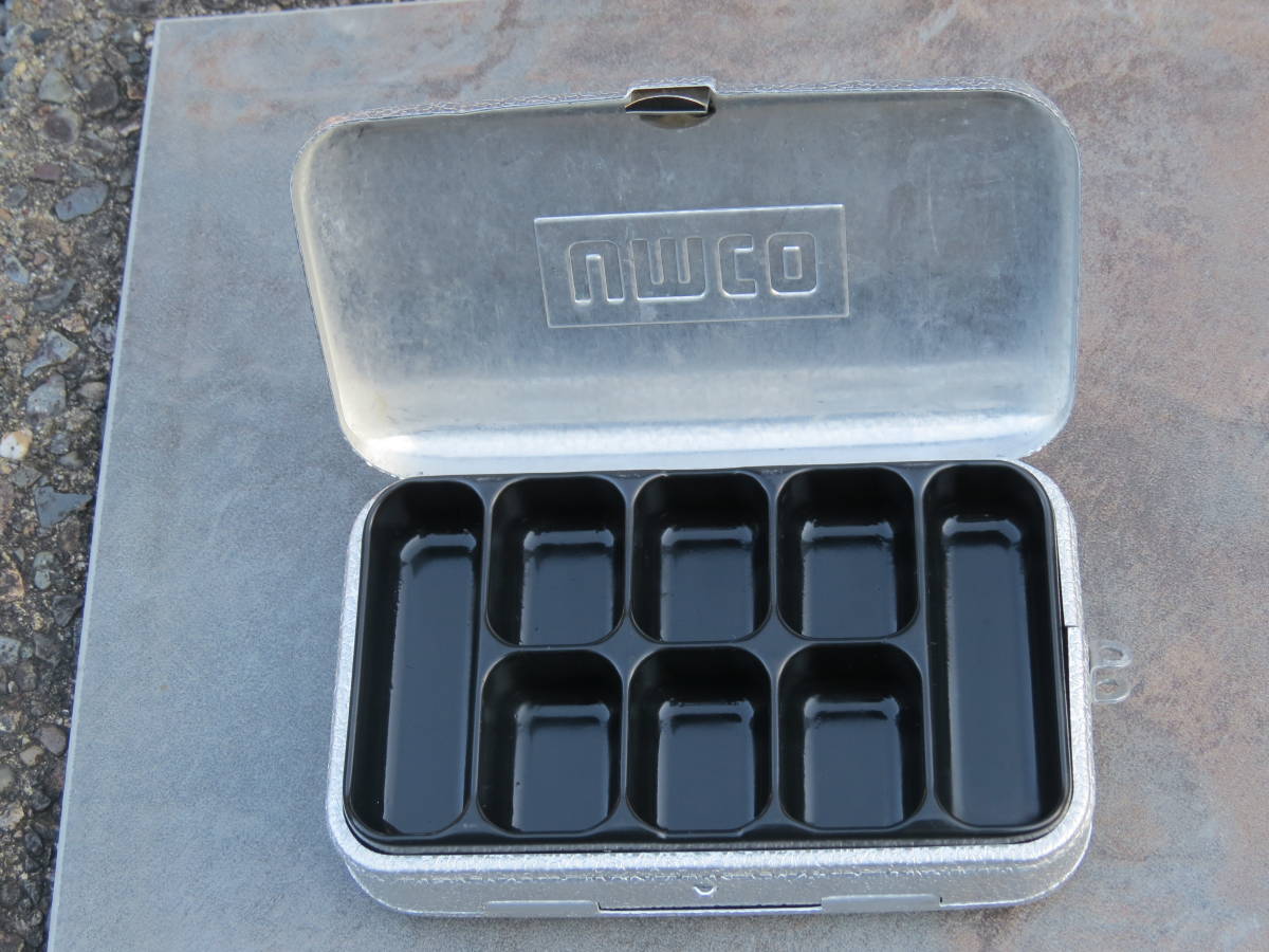 ** Vintage **amkoUMCO ** P-9 tackle box *