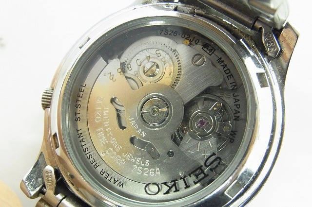 O235-N29-2278 ◎ SEIKO セイコー 7S26-02J0 21石 メンズ クオーツ 腕時計 現状品① ◎_画像3