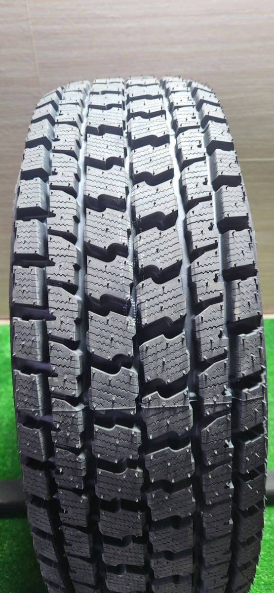 中古タイヤ　GOODYEAR WRANGLER IP/N 225/70R15 100Q 2023年製造　ほぼ新品　2本　スタッドレスタイヤ ハイエース　ジムニー　A147_画像2