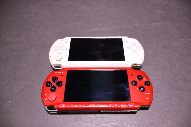 E695【ジャンク品】PSP-3000 プレイステーションポータブル 2点 本体のみ_画像1