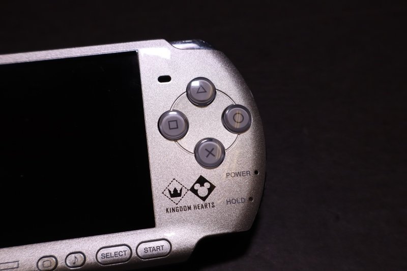 E716【ジャンク品】PSP-3000 本体のみ キングダムハーツ バッテリー欠品_画像2
