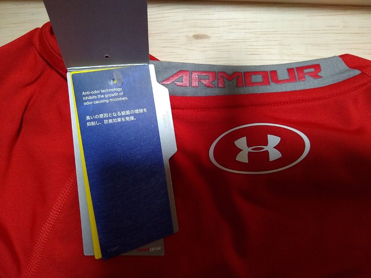 新品　身長162-168cm 胸囲85-91cm   UNDER ARMOUR　アンダーアーマー　長袖　トレーニングウェア  圧着