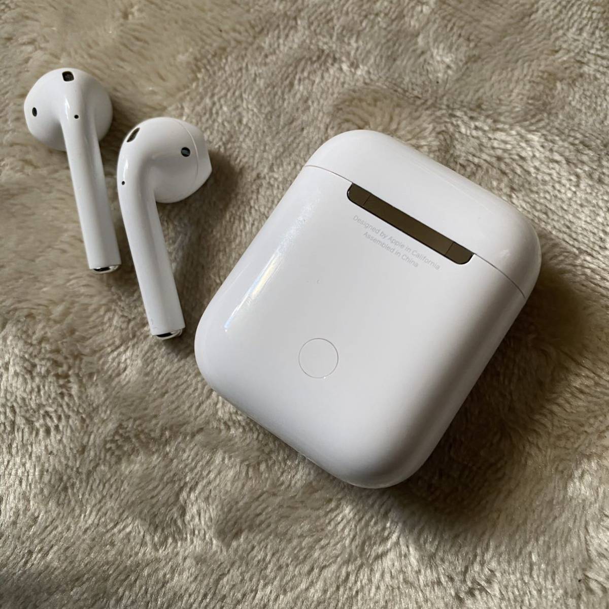 A-16/ Apple AirPods with Wireless Charging Case/ アップル