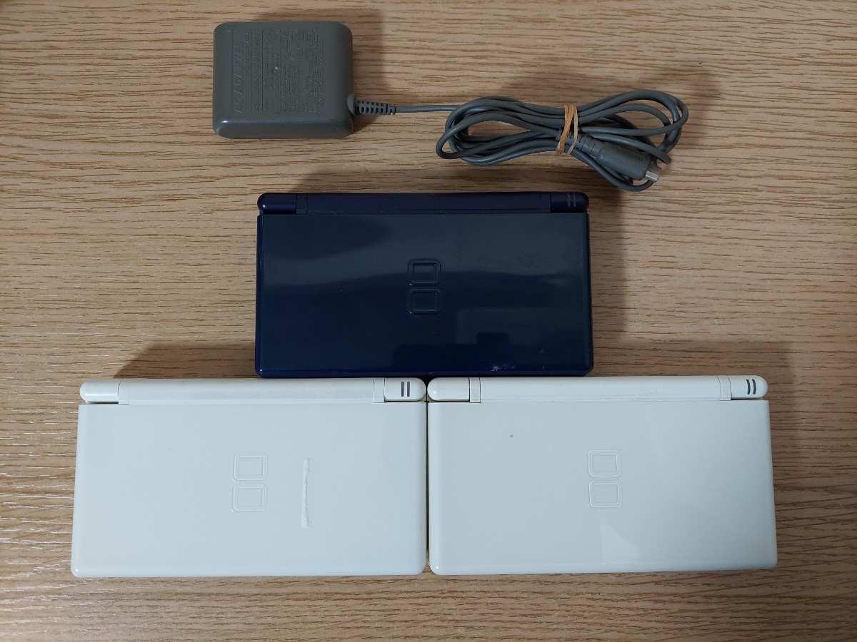 【ジャンク】 任天堂　Nintendo　DS Lite本体 3台 アダプター付き_画像1