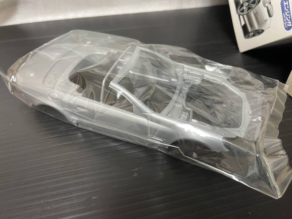 アオシマ 1/24スケール ザ・ベストカーGTシリーズNo.6 メルセデス ベンツ SL63 AMG 新品未組立 R230 後期型 エンジン付きモデル 箱傷みの画像5