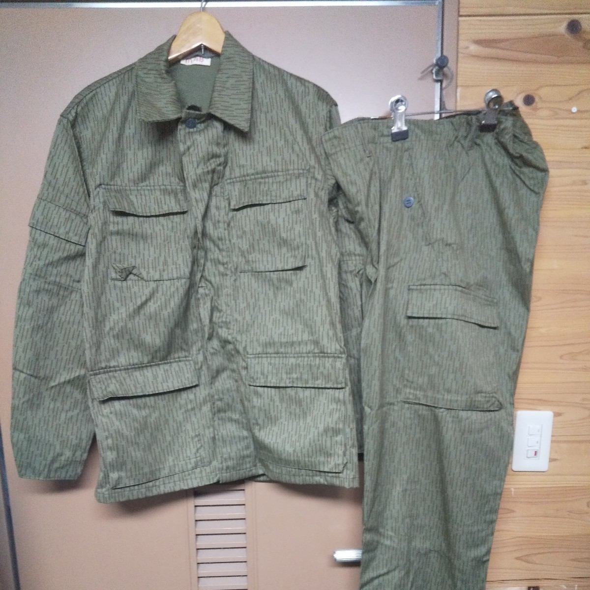 東ドイツ軍 レインカモ 迷彩 戦闘服 上下 ジャケット パンツ サイズ表記m48 NVA DDR 未使用状態 経年品 東独 カモフラージュ 制服 ドイツ軍_画像1