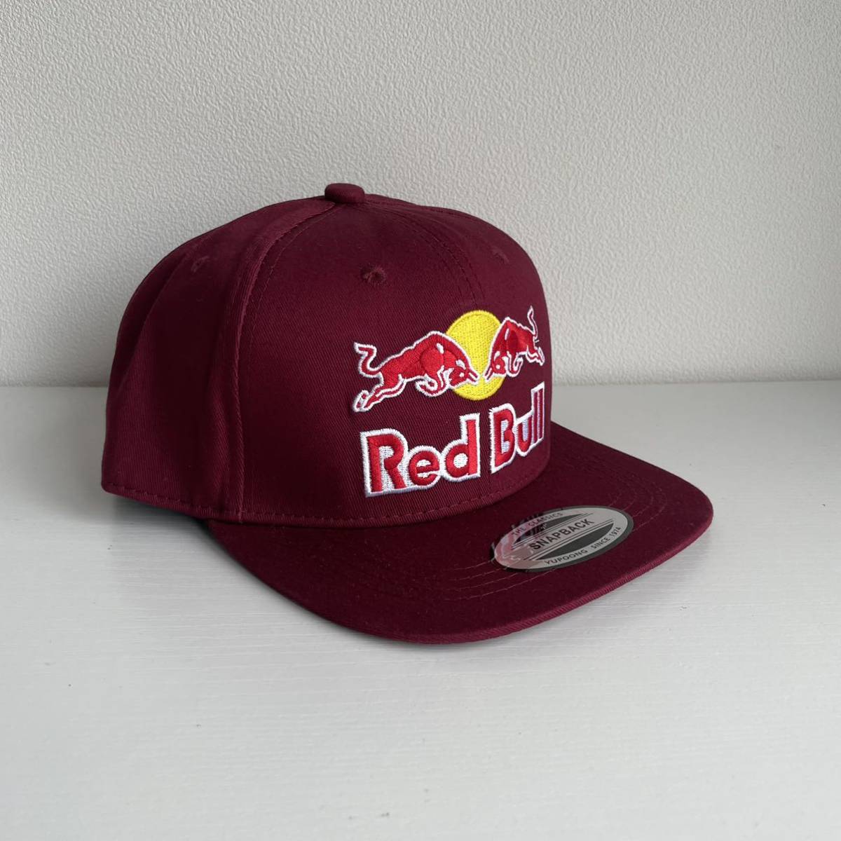 新品　Red bull レッドブル キャップ　ビッグロゴ スナップバックキャップ　調節可能　男女兼用　クリムゾン_画像1