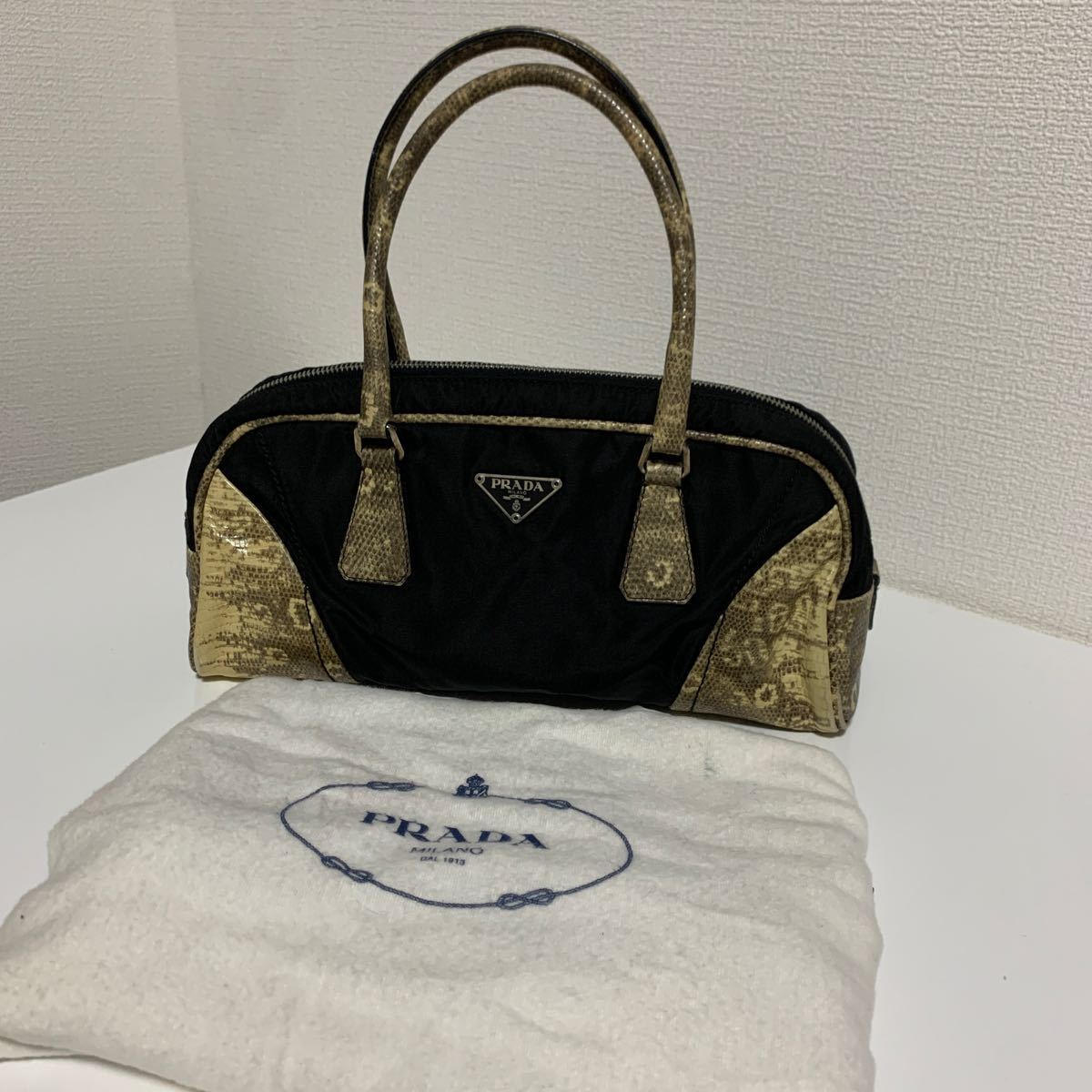 美品　PRADA プラダ パイソン　ナイロン　ハンドバッグ　皮　ブラック_画像1