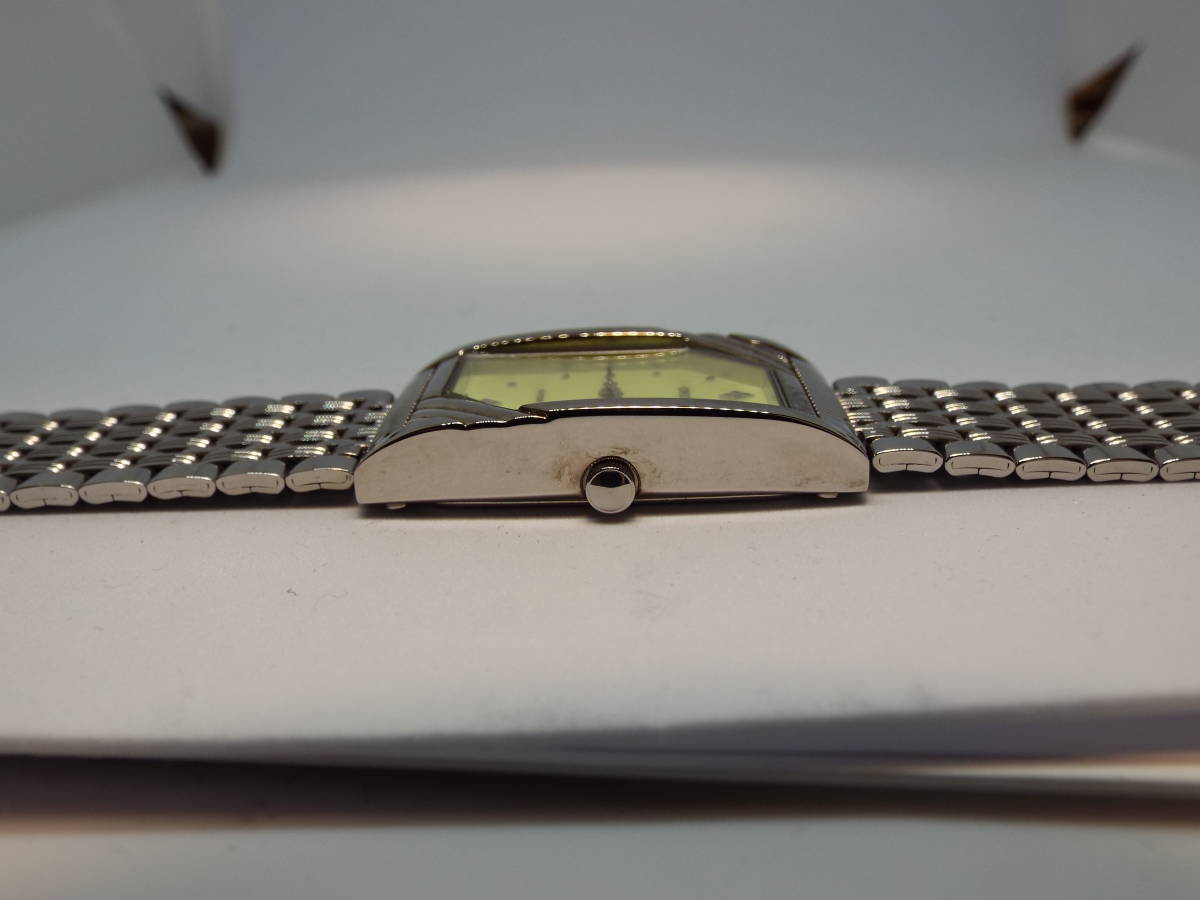 新品・未使用　信頼の日本製・蓄光性文字盤　おしゃれな角型腕時計　ORIENT_画像6